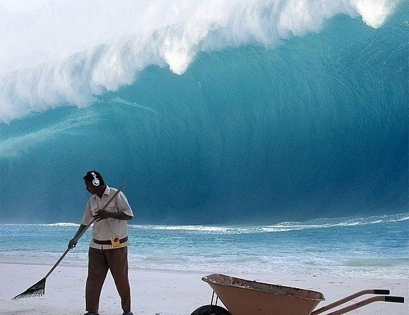 쓰나미 앞에 태평함.jpg