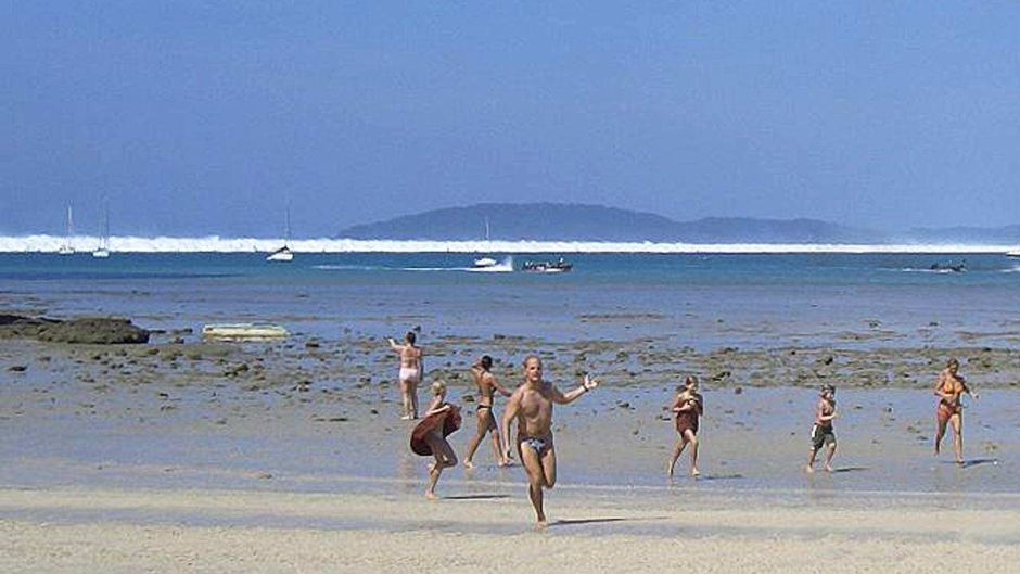 끄라비 해변 쓰나미.jpg