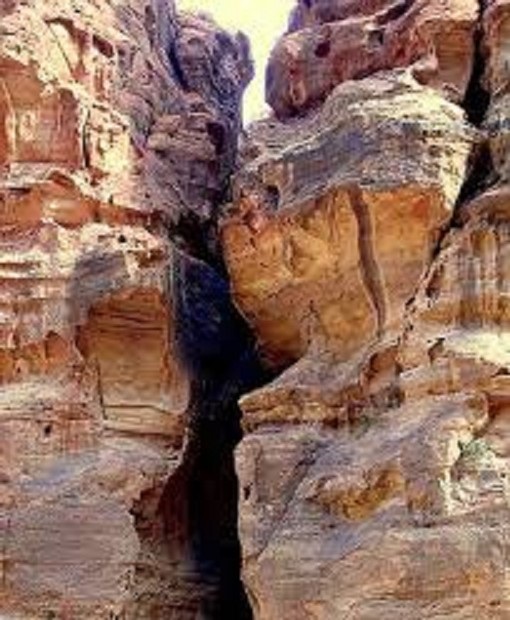 cleft in the rock..jpg