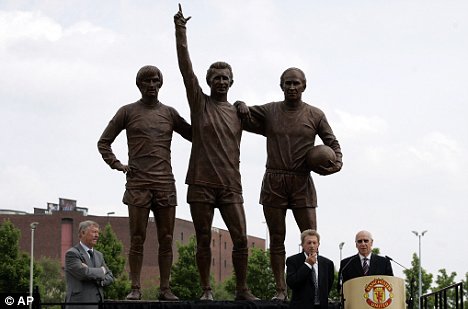 Sir Bobby Charlton (bottom right)
                                  and Denis Law (bottom 2nd right)
                                  watched by Manchester United manager
                                  Sir Alex Ferguson